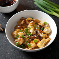 Chicken Wontons In Spicy Chili Sauce